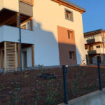 Recinzione mod. Electrorete e vasche per fioriere con parapettino annesso sui terrazzi il tutto zincato e verniciato